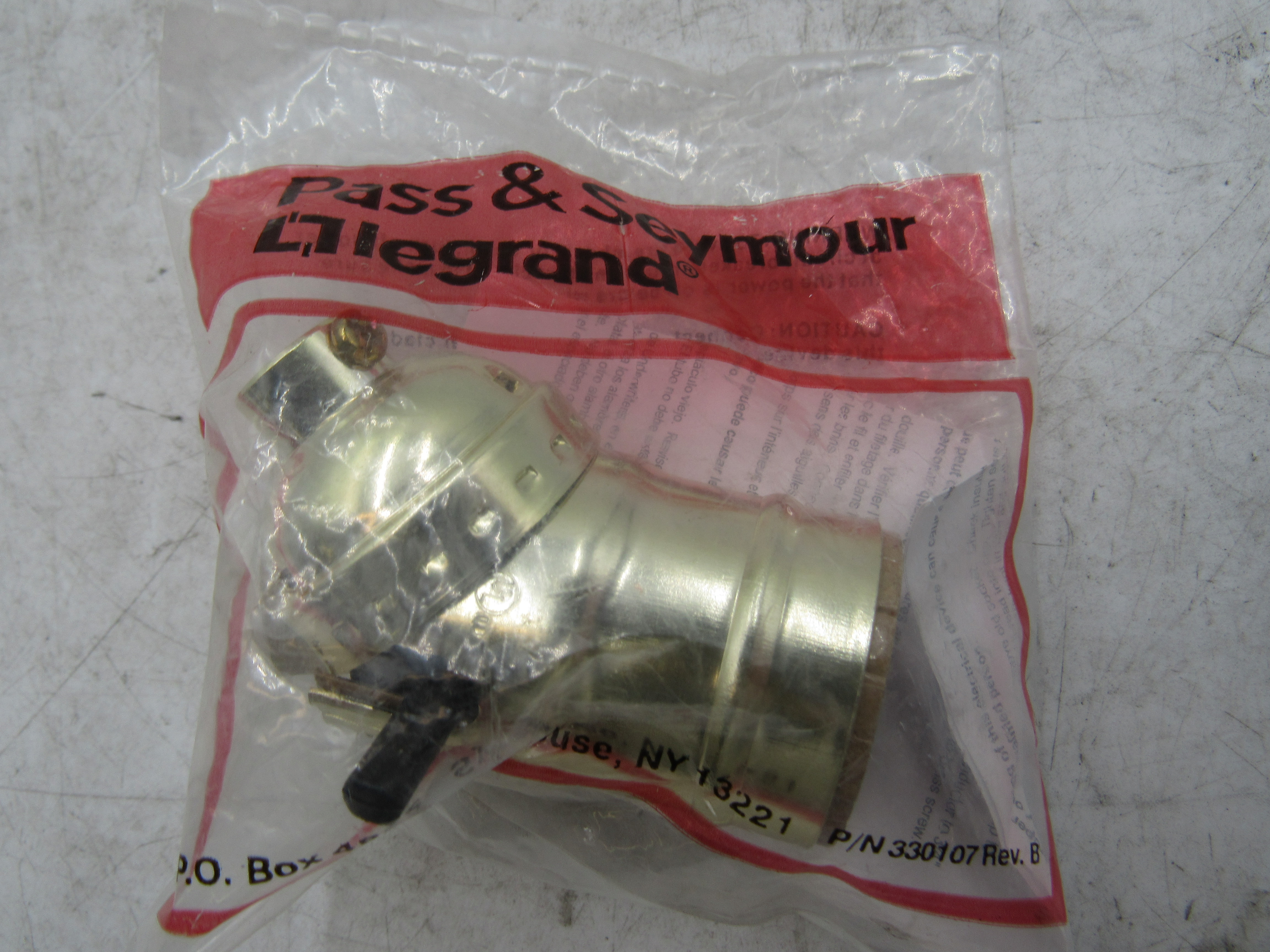 Leviton Manufacturing 6098-PG Incandescent Lampholder