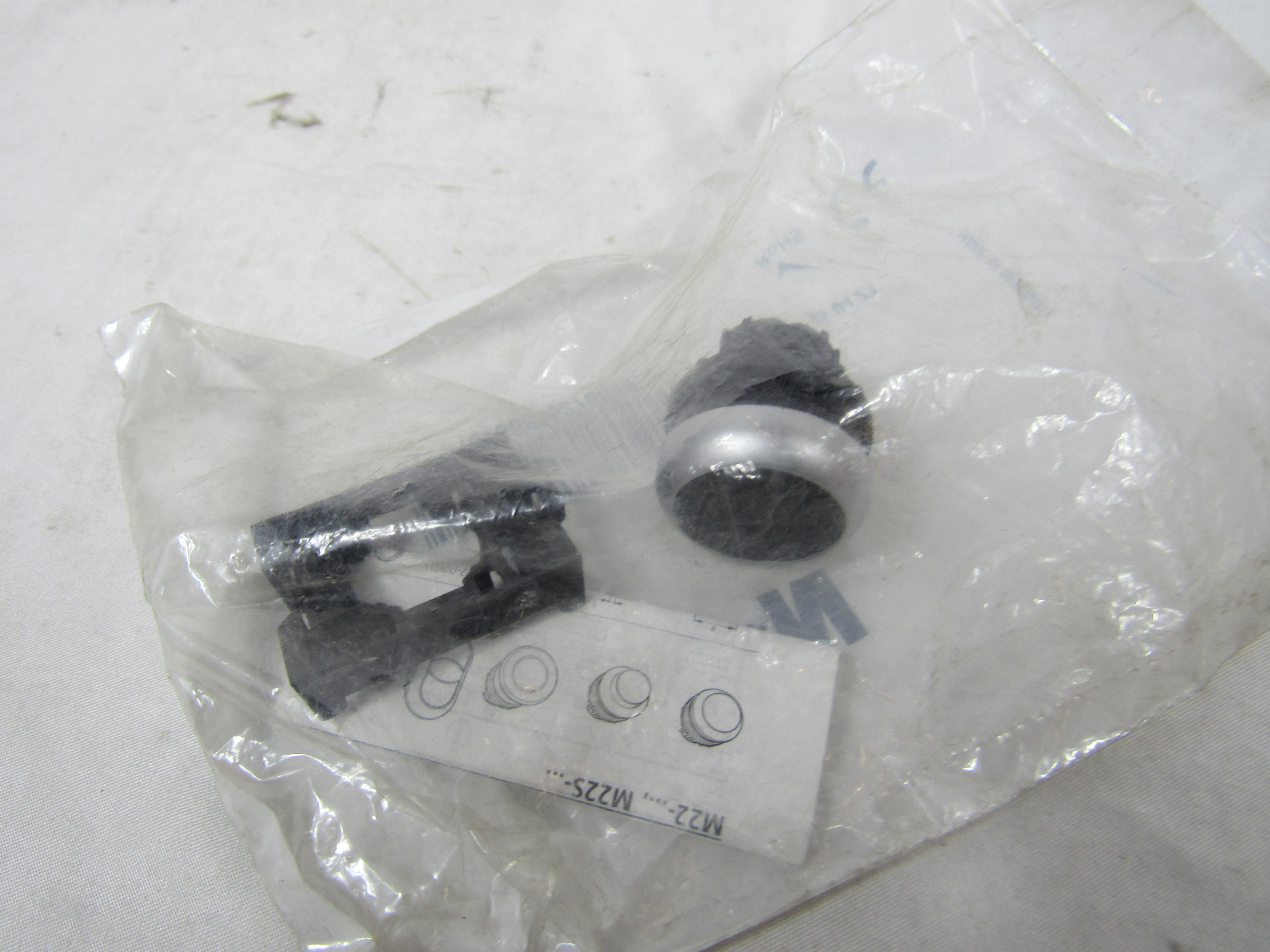 Eaton M22-DR-S Non-Illuminated Modular Pushbutton Operator