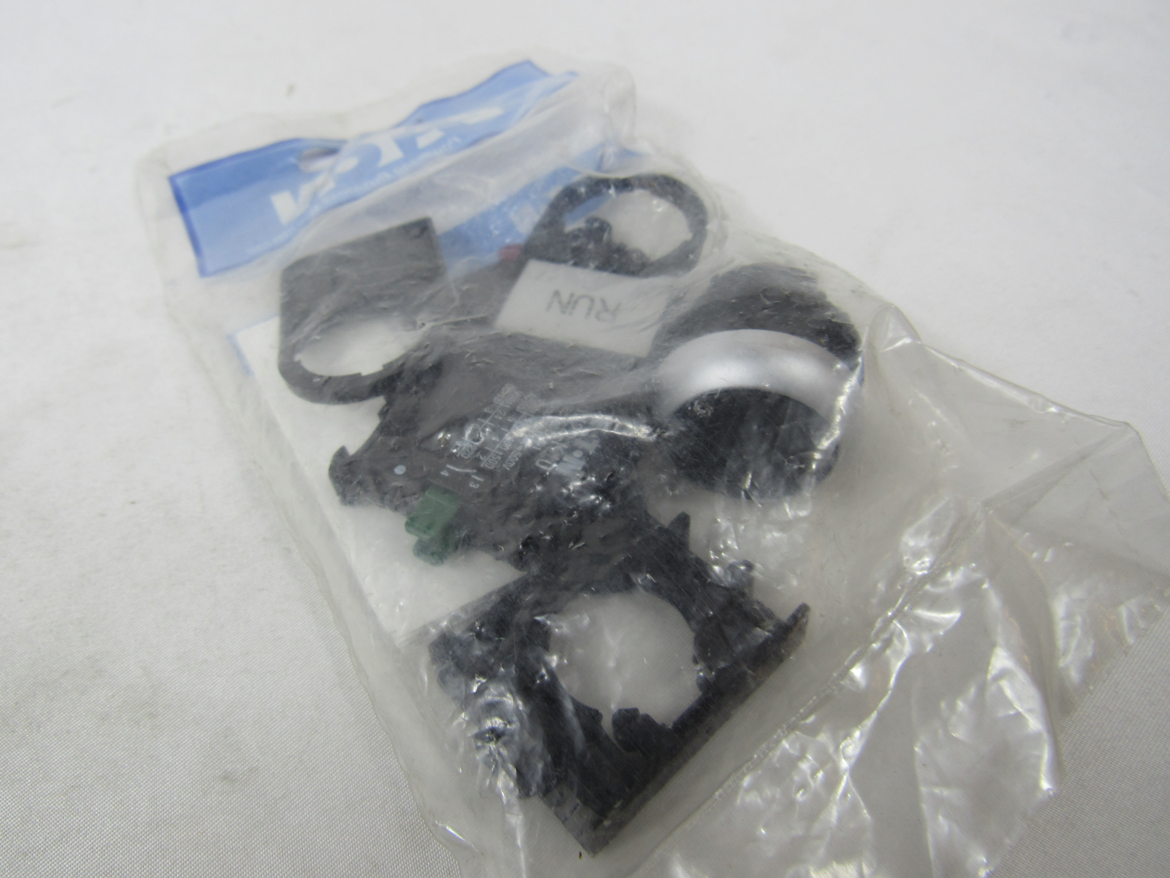 Eaton M22-D-S-K11-P Non-Illuminated Pushbutton