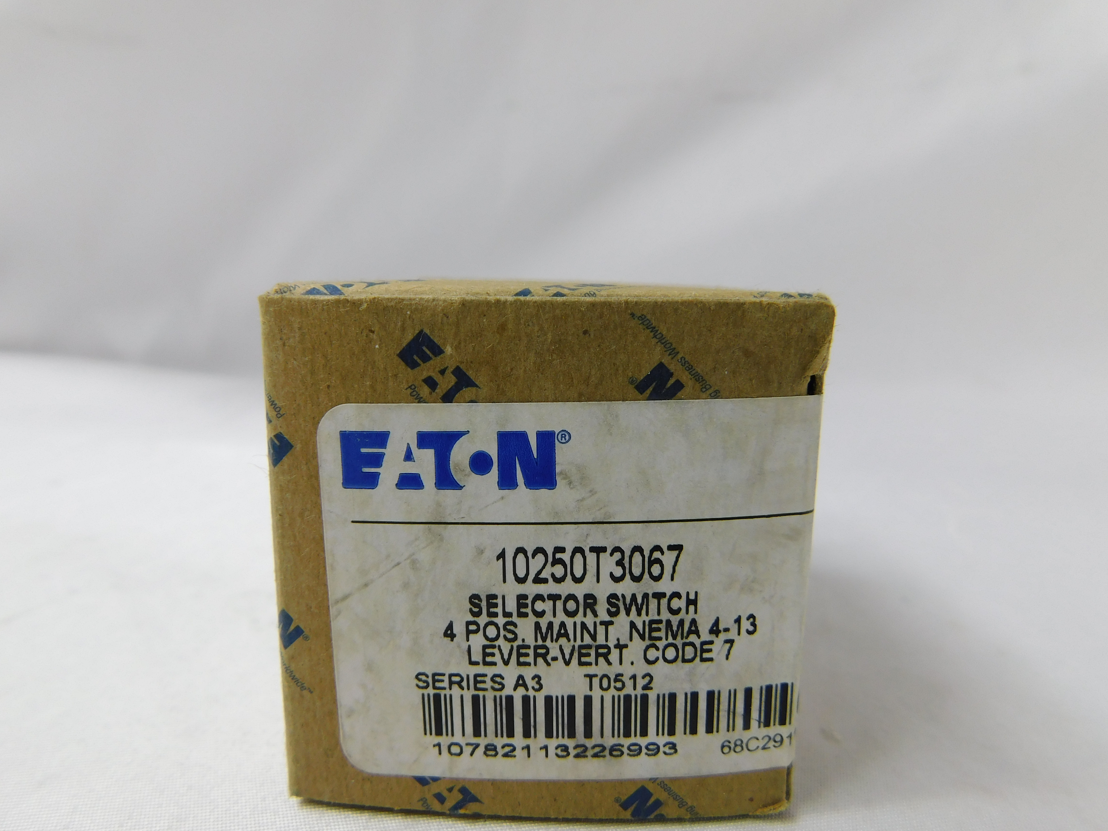 Eaton 10250T3067 Non-Illuminated Selector Switch Operator