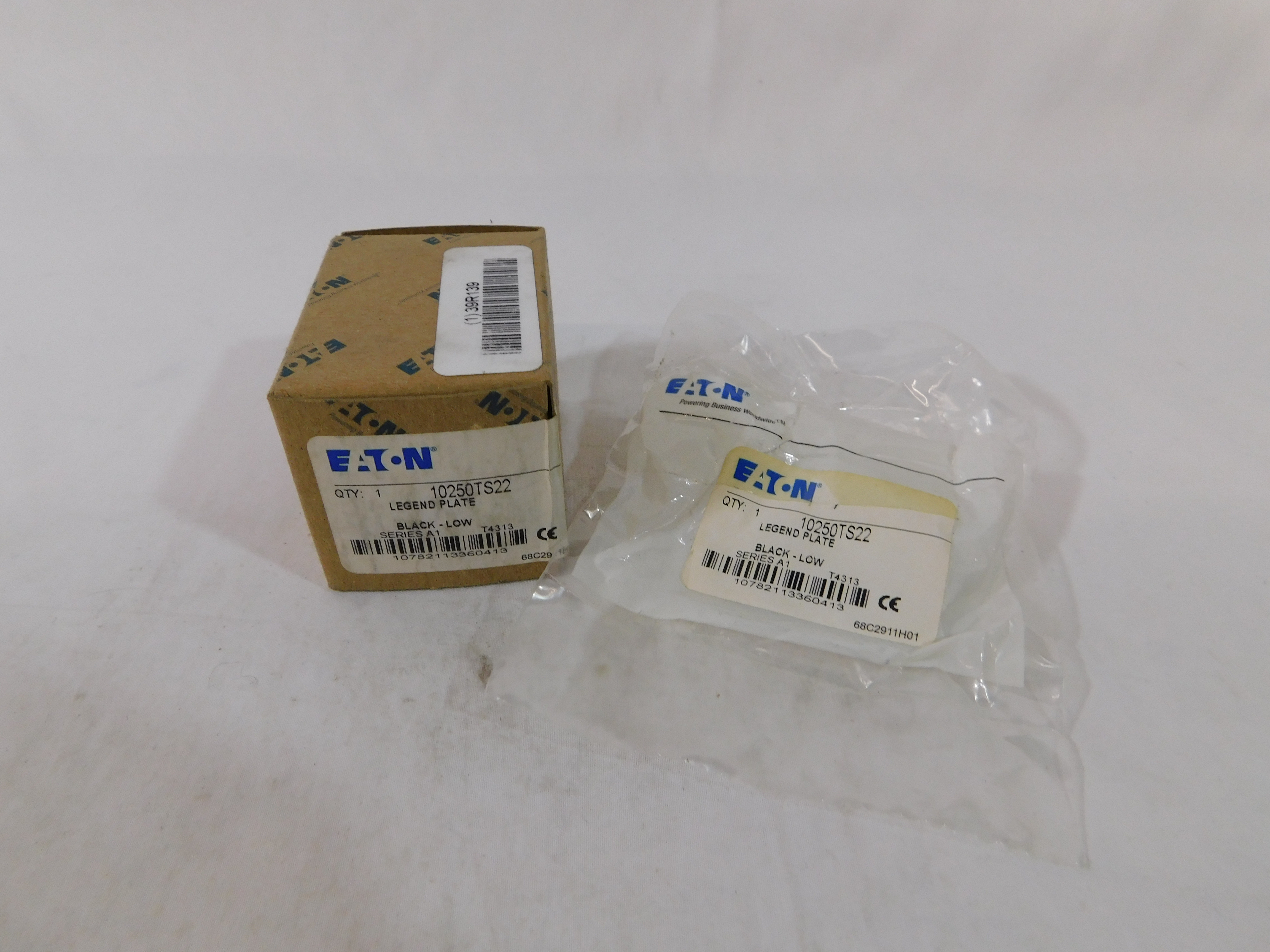 Eaton 10250TS22 Contact Blocks and Other Accessories Legend Plate Black LOW
