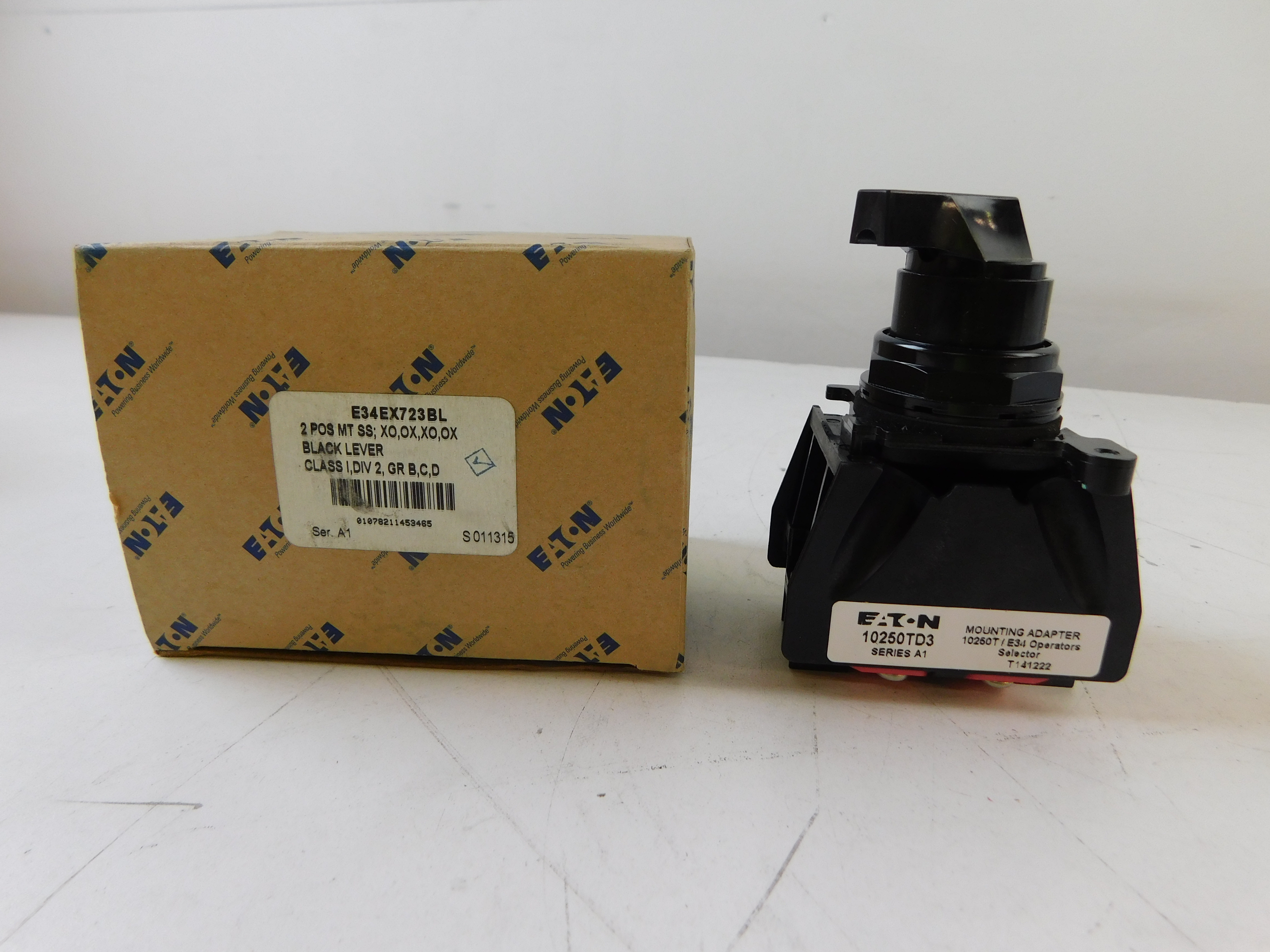 Eaton E34EX723BL Selector Switches Non-Illuminated 2 Position Black