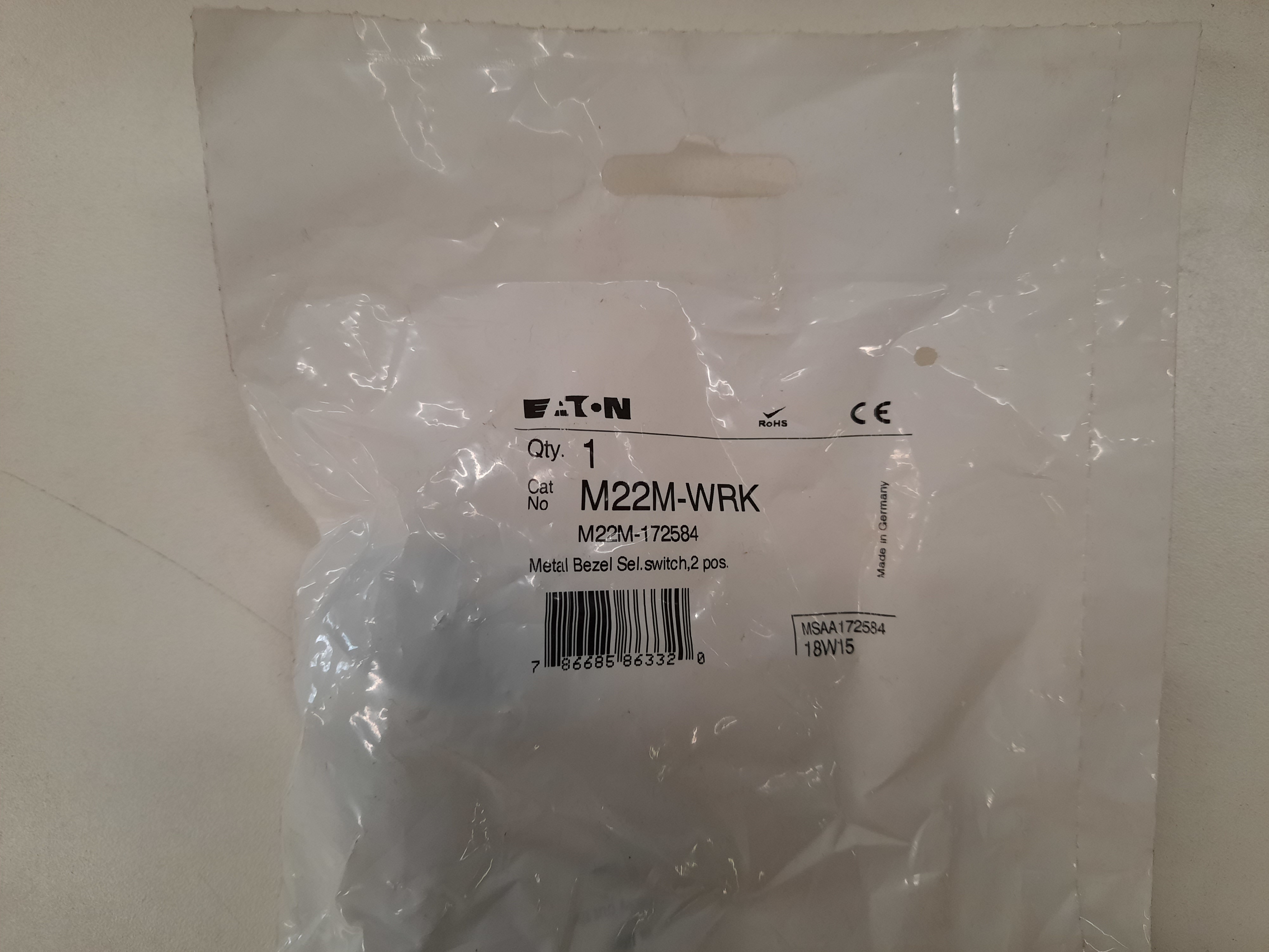 Eaton M22M-WRK Selector Switches Non-Illuminated 2 Position Black EA Maintained