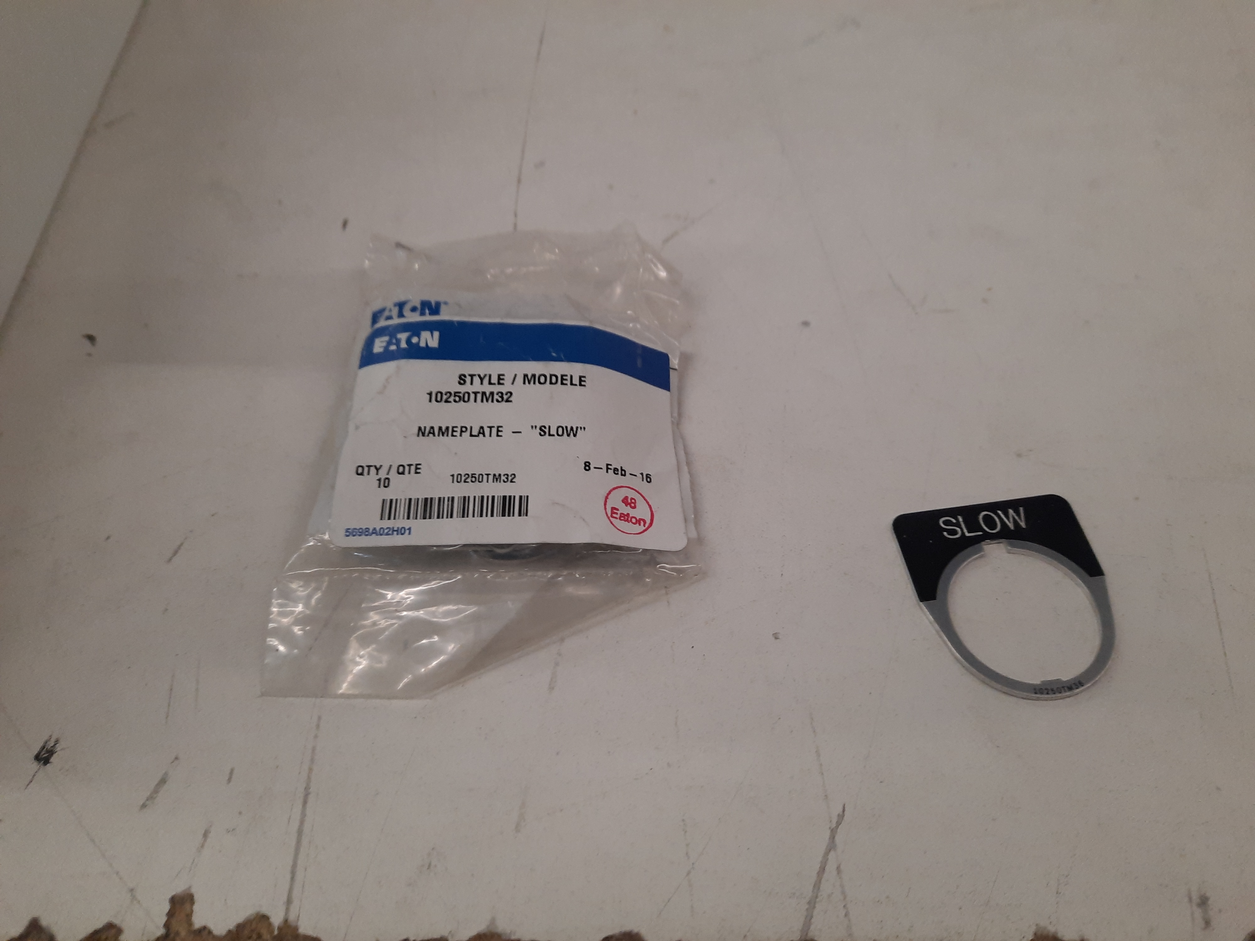 Eaton 1025TM32 Pushbuttons Legend Plate Black Eaton 1025TM32 Pushbuttons Legend Plate Black
