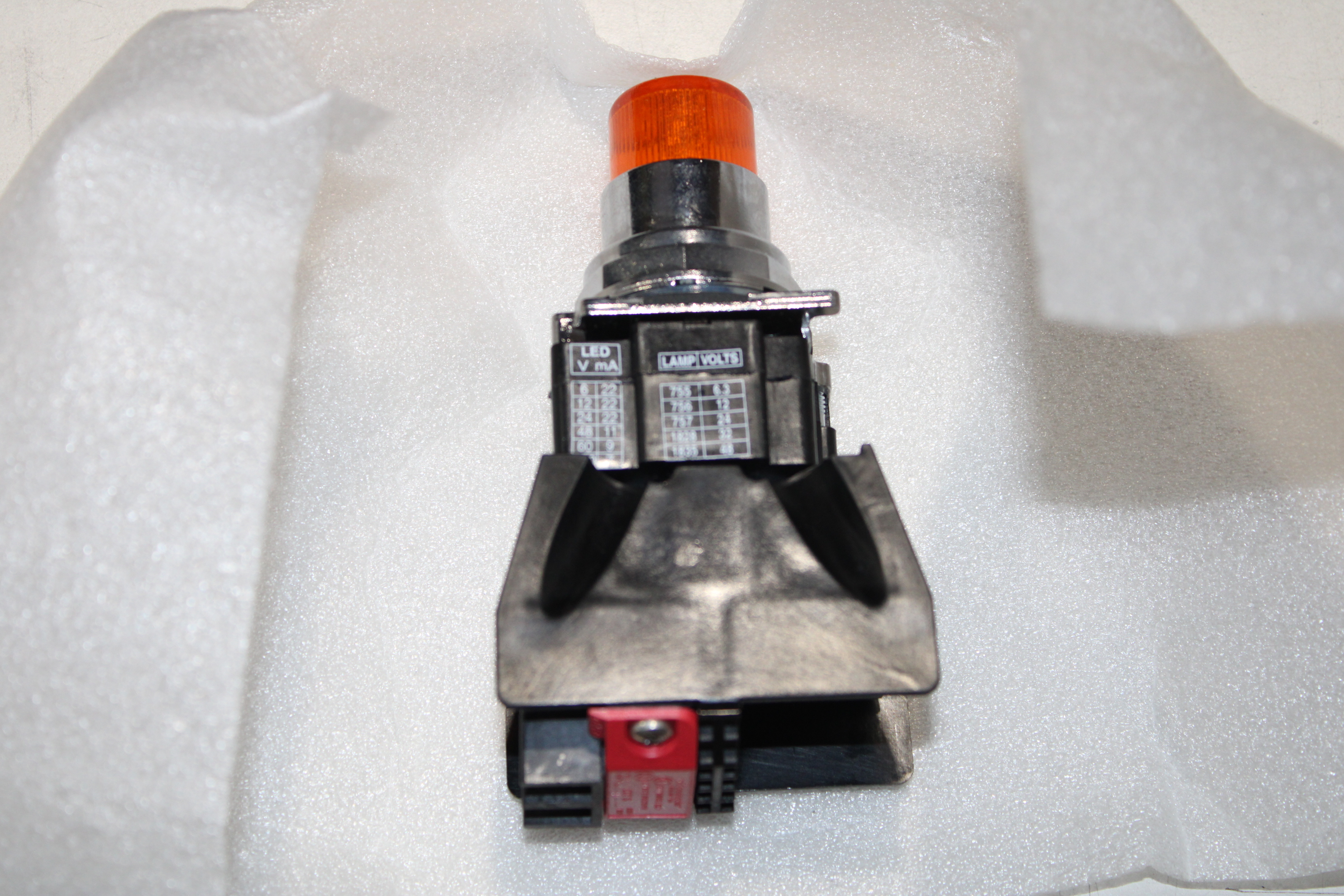 Eaton 10250T828AD24 Pushbuttons