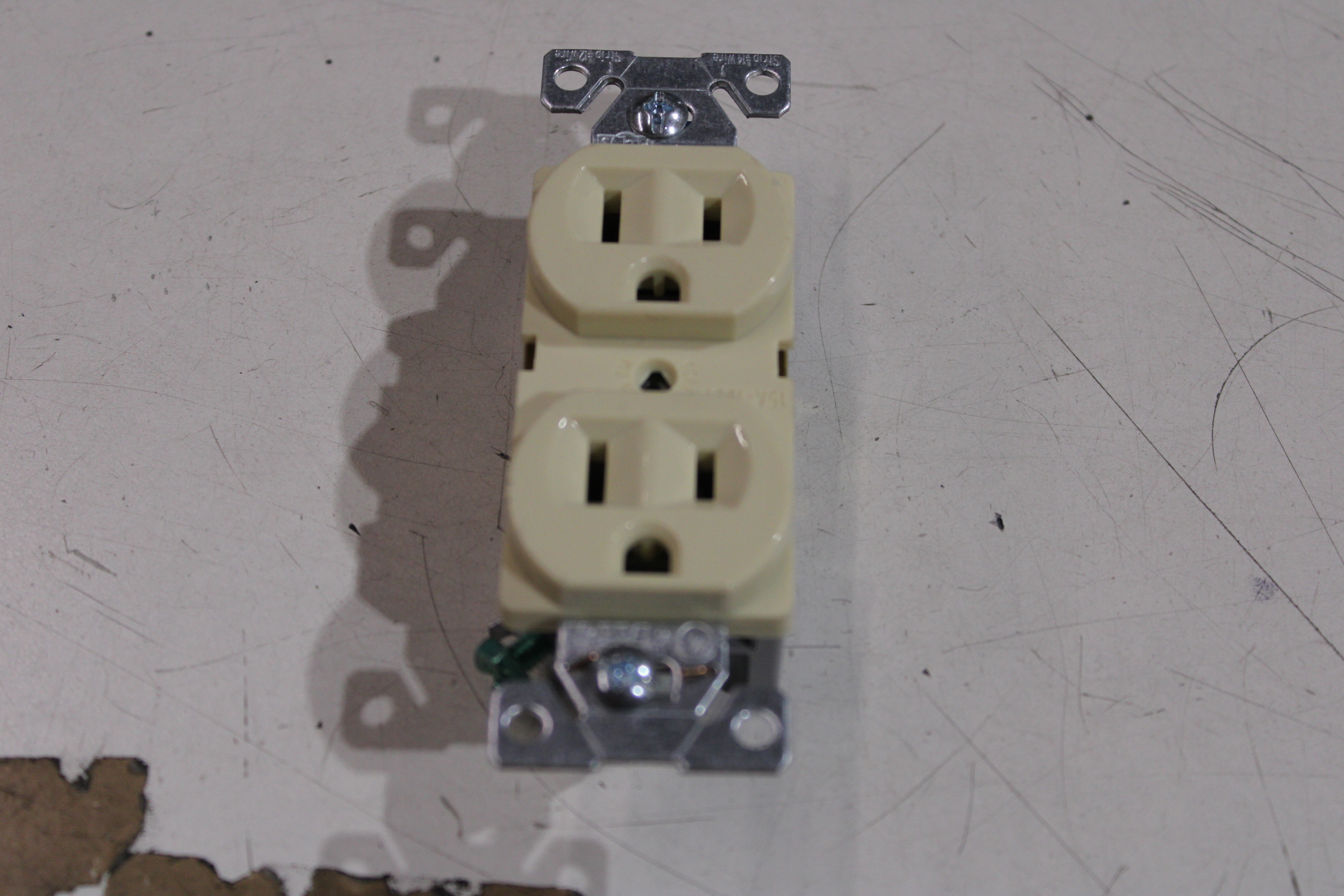 Eaton BR15V-SP-LW Outlets (Repackaged)