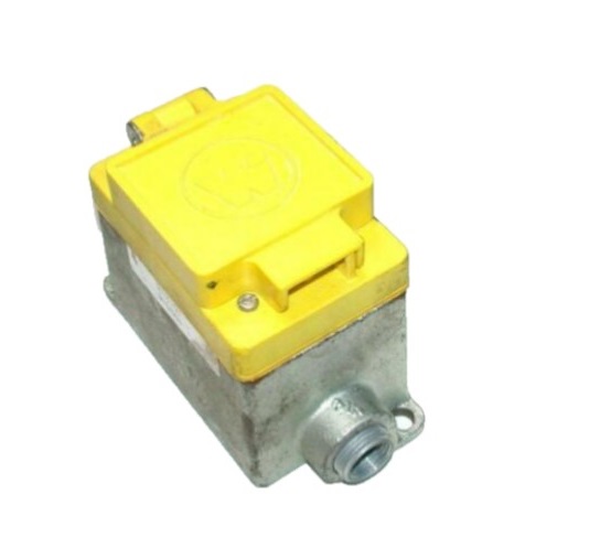 Woodhead 70-0210 Outlet Boxes/Covers/Accessories (Repackaged)