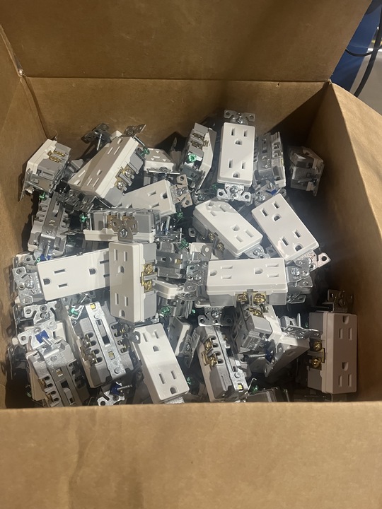 Eaton ECLOT-0672-B-OUTLETS Outlets (Repackaged) Eaton ECLOT-0672-B-OUTLETS Outlets (Repackaged)