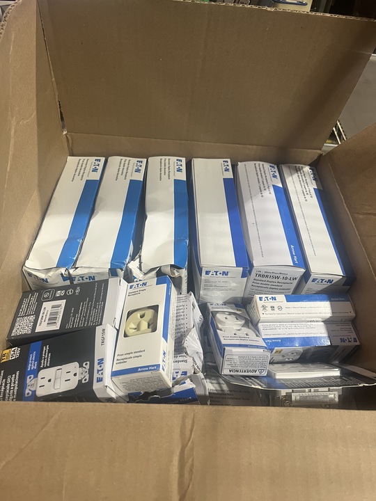 Eaton ECLOT-0674-B-OUTLETS Outlets