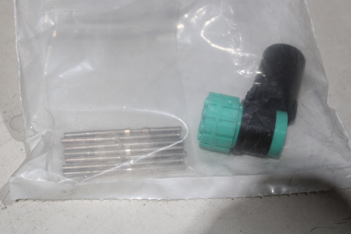 Crouse Hinds CZP-12-348-SN Plug/Connector/Adapter Accessories Crouse Hinds CZP-12-348-SN Plug/Connector/Adapter Accessories