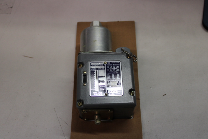 Square D 9012ACW-3 Other Sensors and Switches Square D 9012ACW-3 Other Sensors and Switches