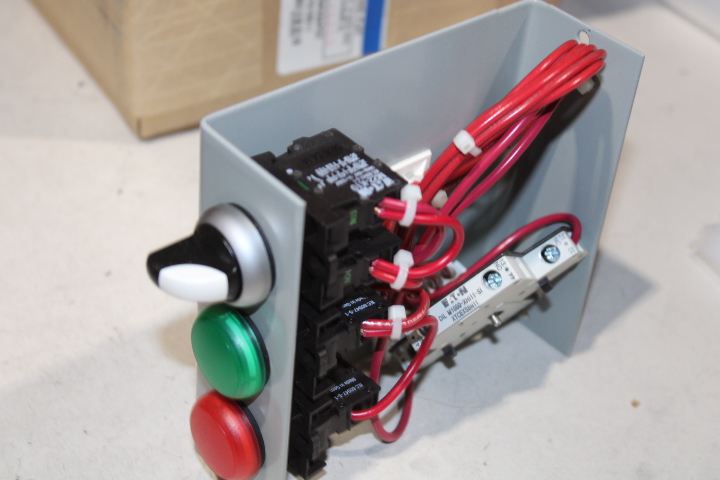 Eaton M22GK36APDT HOA Selector Switch Cover Control