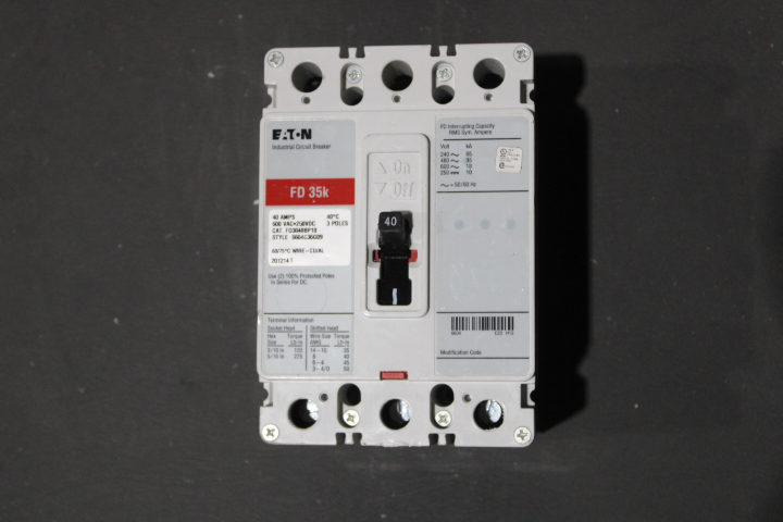 Eaton FD3040 Non-Interchangeable Trip Circuit Breaker (Damaged, For Parts or Repair)