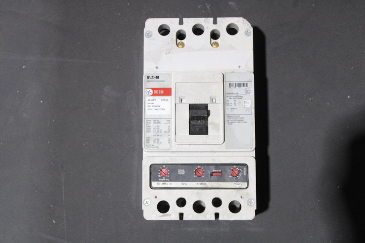 Eaton DK3400W Non-Interchangeable Trip Circuit Breaker (Damaged, For Parts or Repair) Eaton DK3400W Non-Interchangeable Trip Circuit Breaker (Damaged, For Parts or Repair)