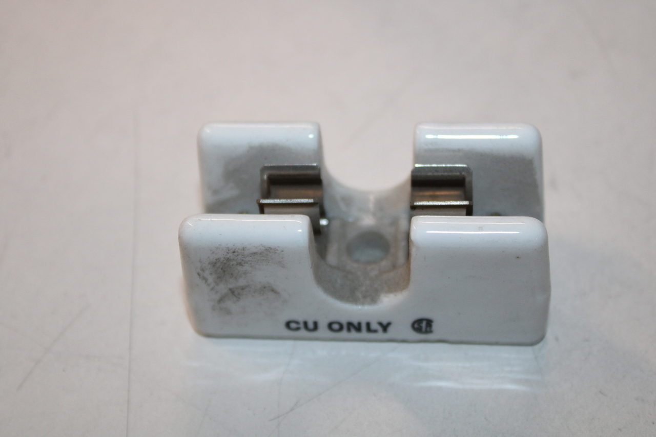 Idec Izumi Corporation 3845 Fuse Blocks and Holders (Repackaged)