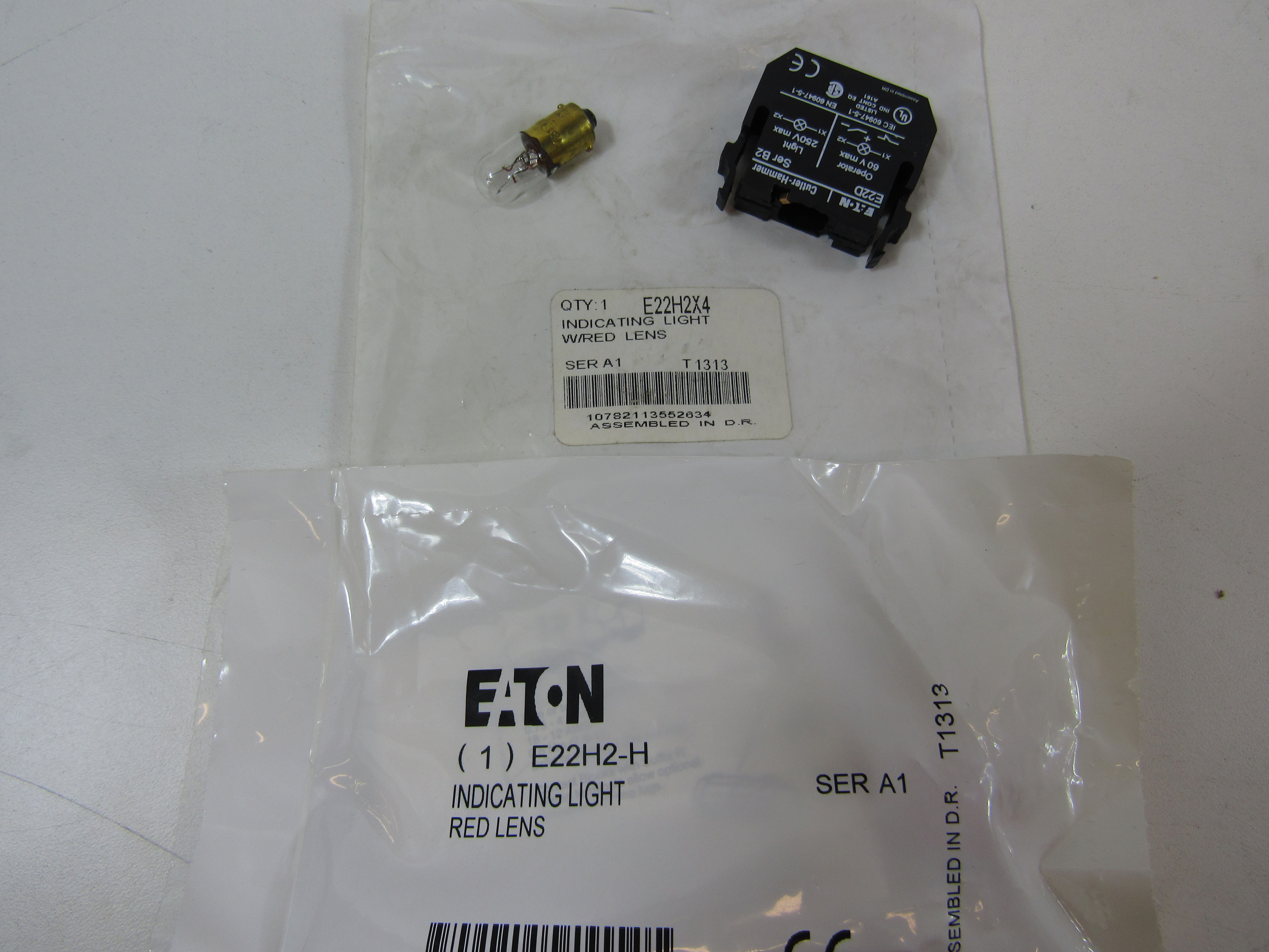 Eaton E22H2X4 Pushbutton Indicating Light