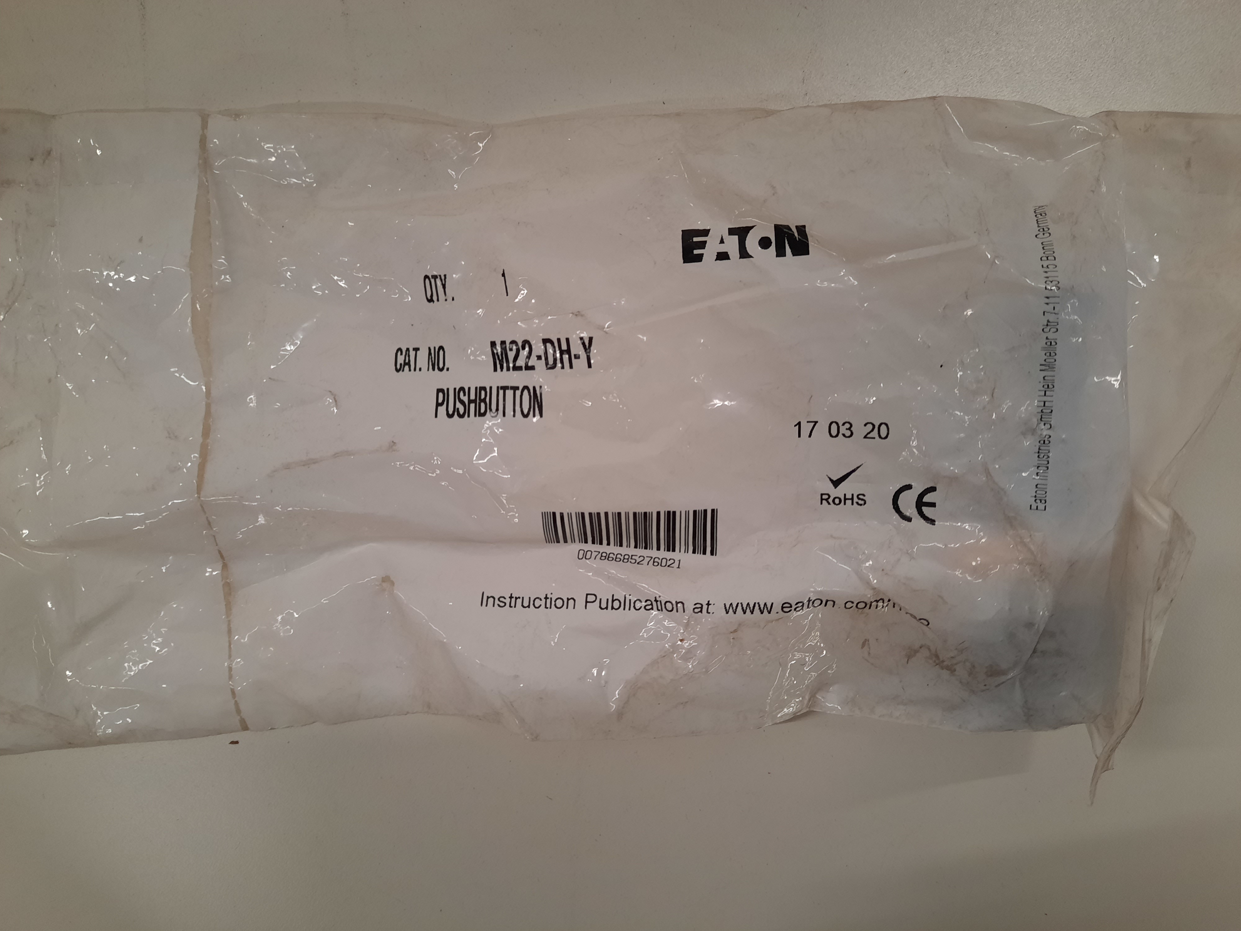 Eaton M22-DH-Y Pushbuttons