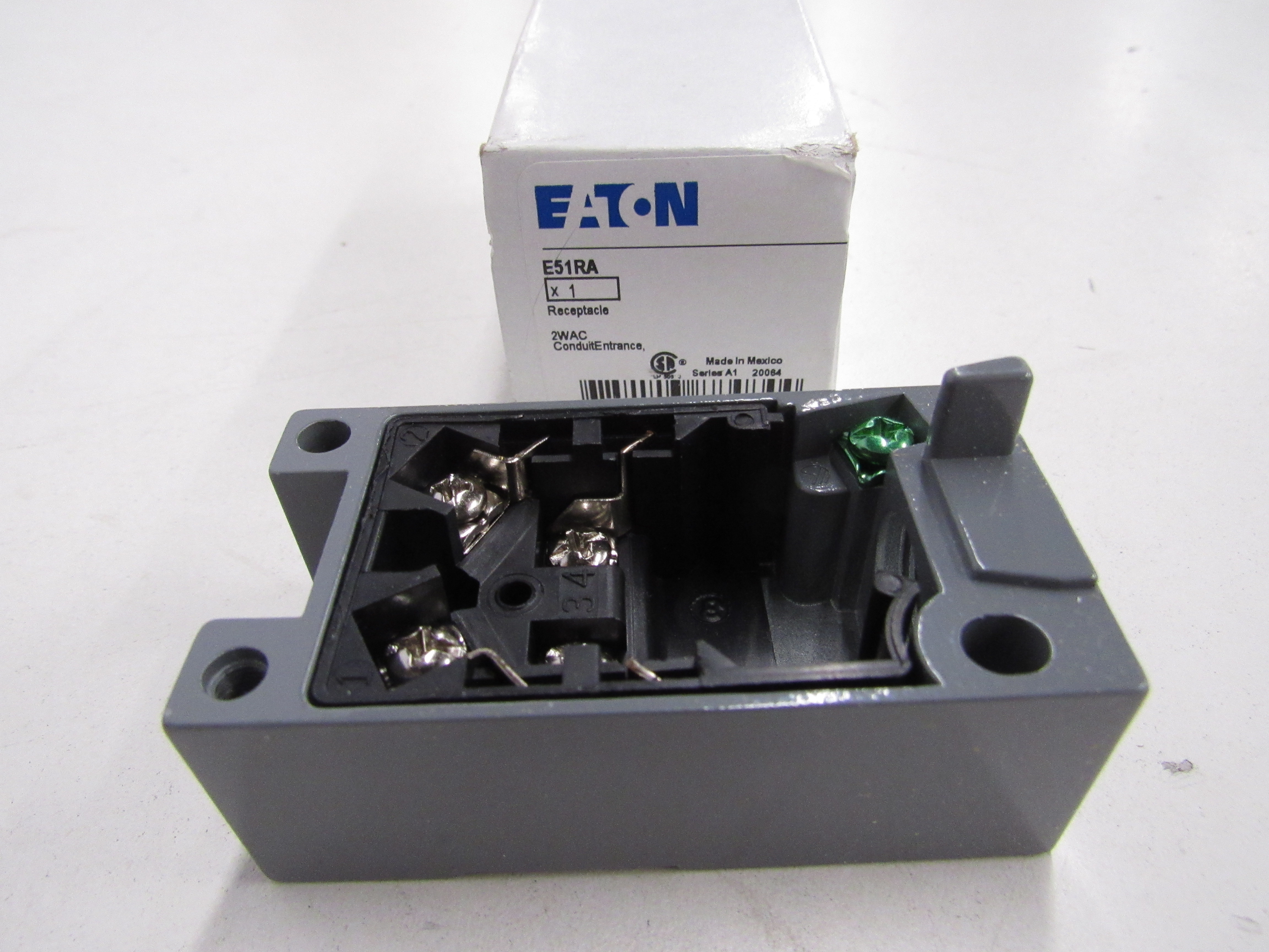 Eaton E51RA Proximity and Photoelectric Switches