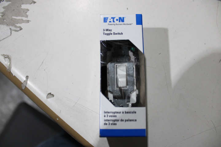 Eaton CSB320W-BX-L Light and Dimmer Switches Eaton CSB320W-BX-L Light and Dimmer Switches