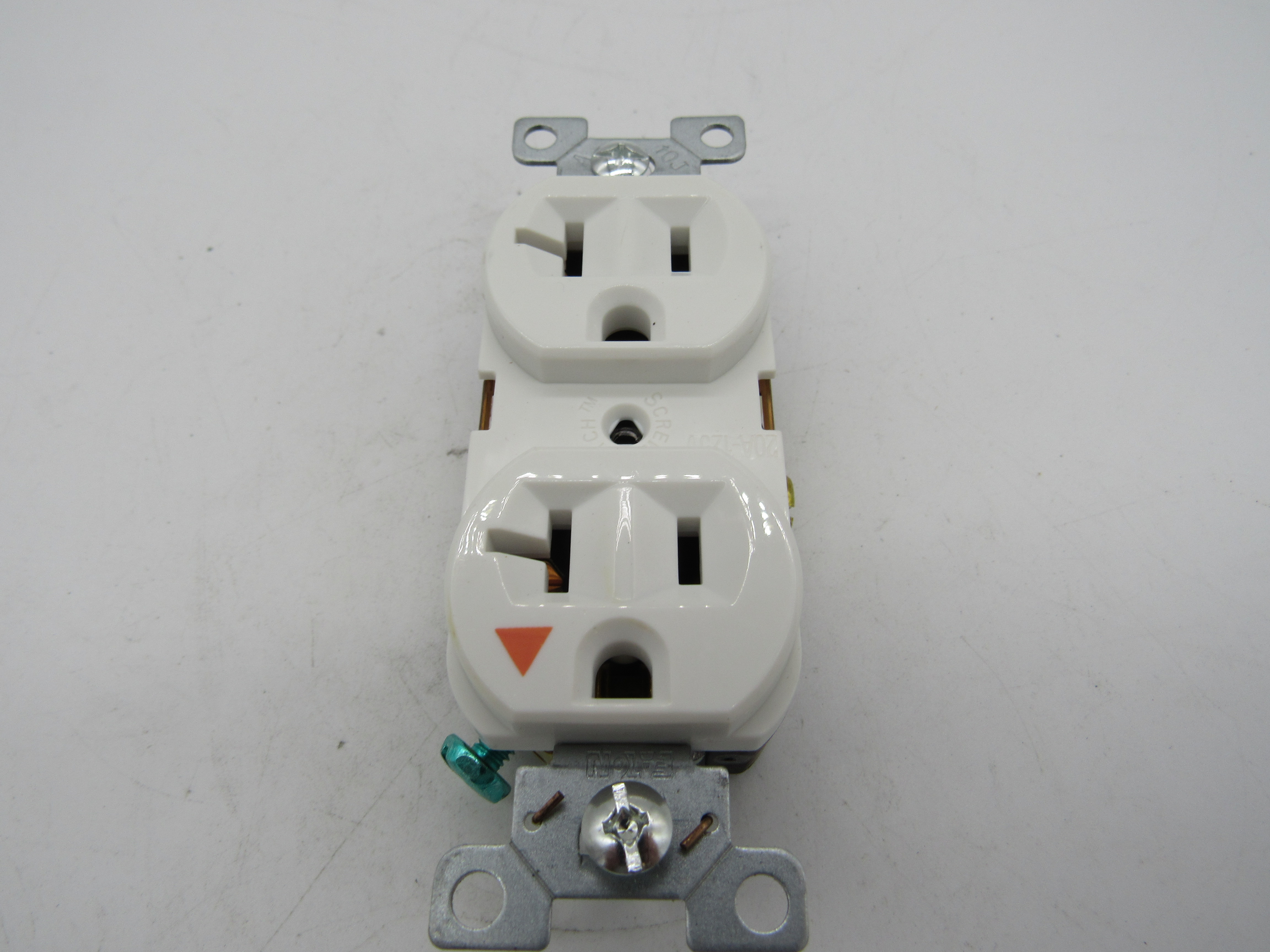 Hubbell IG5362W Outlets