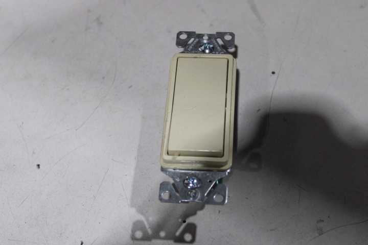 Eaton 7501V-BOX Light and Dimmer Switches