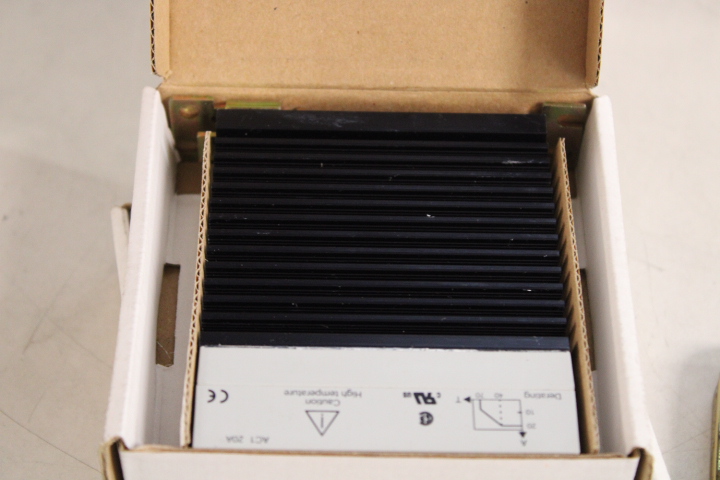 Idec Izumi Corporation RN1A48D20U Relays