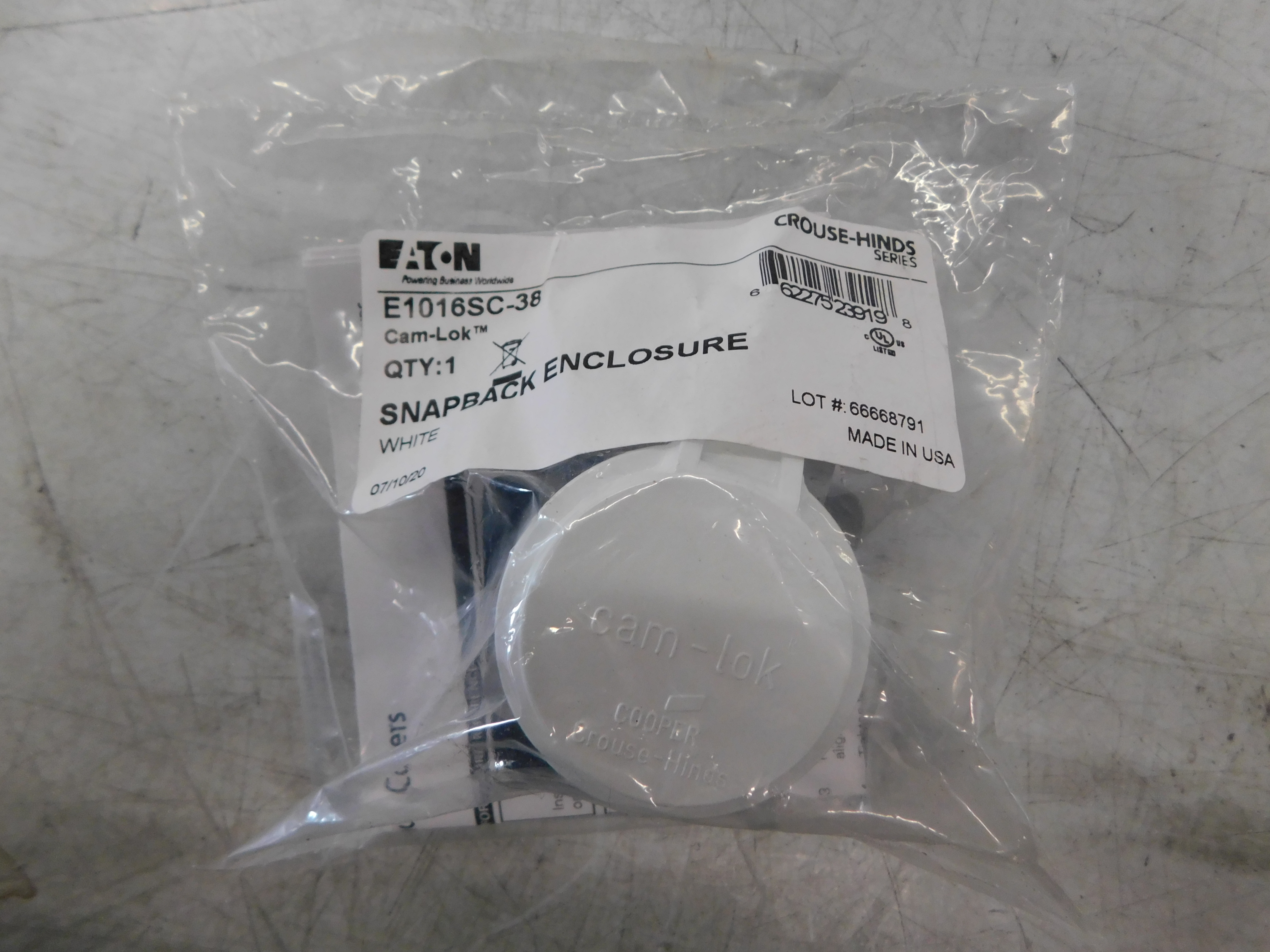 Crouse-Hinds E1016SC-38 Cam Type Receptacle Cover
