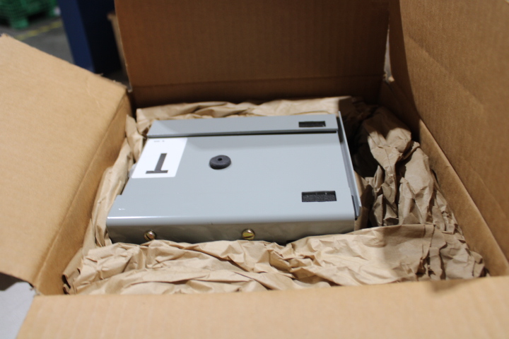 Eaton BVD1009G15 Electrical Enclosure Accessories EA Eaton BVD1009G15 Electrical Enclosure Accessories EA