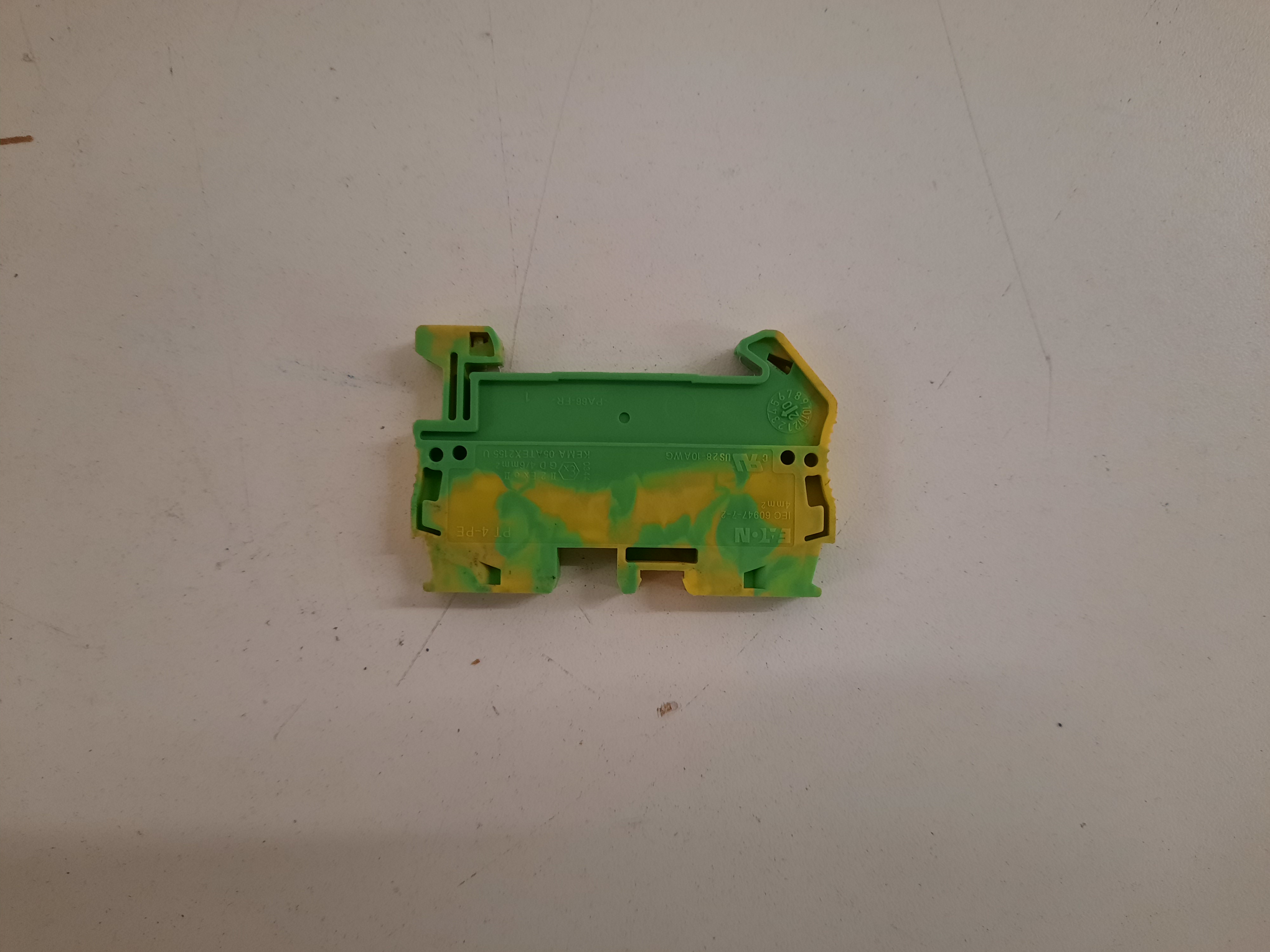 Phoenix PT-4-PE Terminal Blocks (Repackaged) Phoenix PT-4-PE Terminal Blocks (Repackaged)