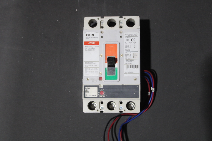 Eaton JGE3250FAEB2X2 Molded Case Breakers (MCCBs) (Damaged, For Parts or Repair)