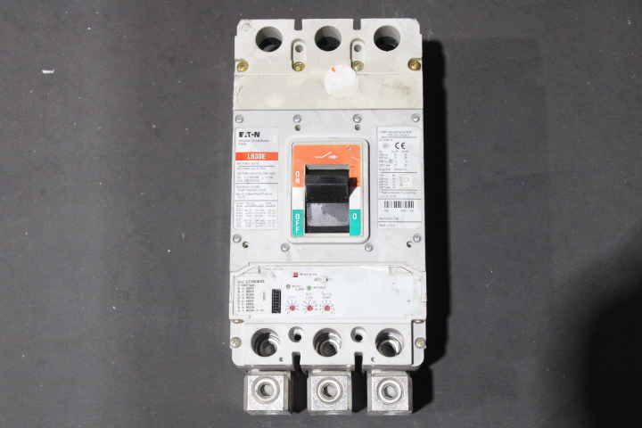 Eaton LGE360033W Molded Case Breakers (MCCBs) (Damaged, For Parts or Repair) Eaton LGE360033W Molded Case Breakers (MCCBs) (Damaged, For Parts or Repair)
