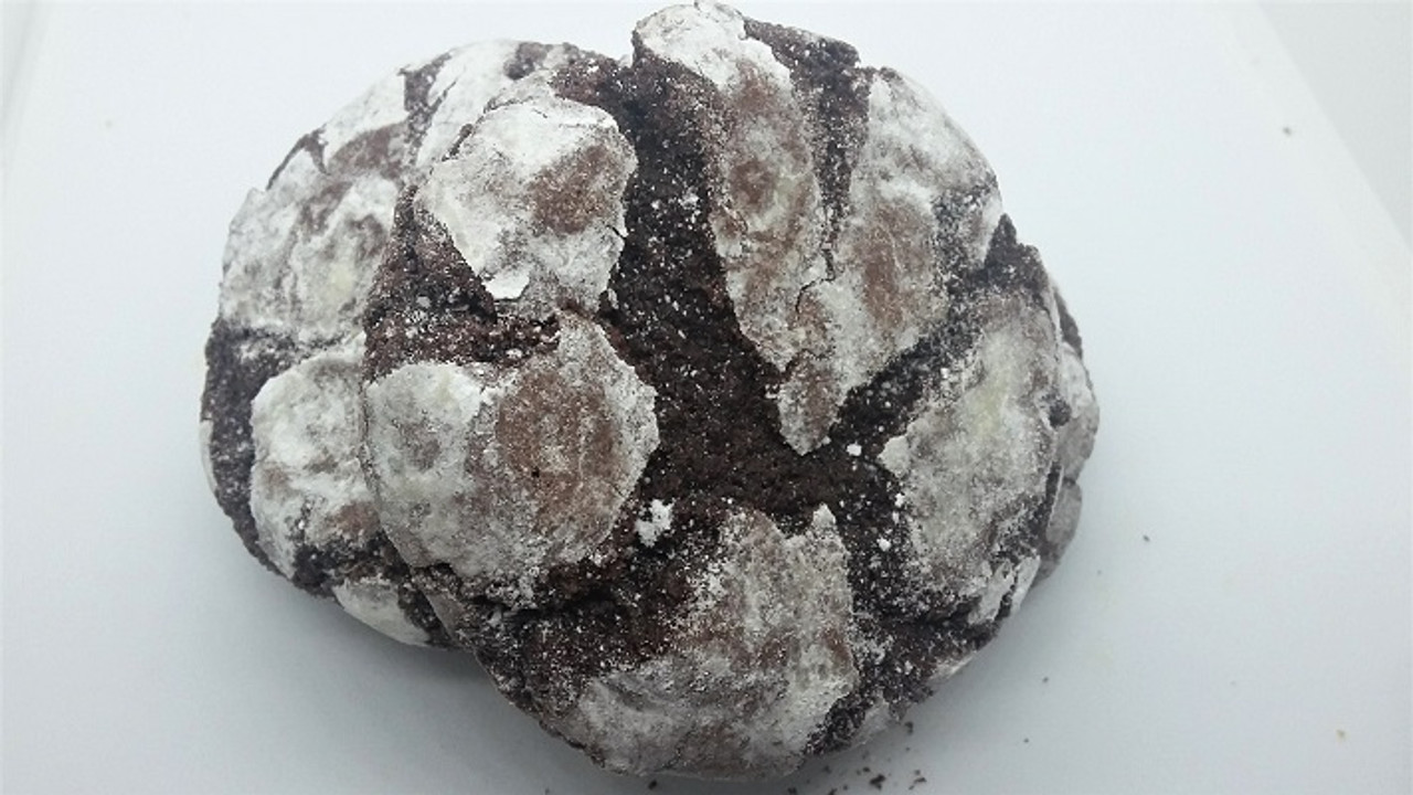 Fudgy chocolate crackle cookie