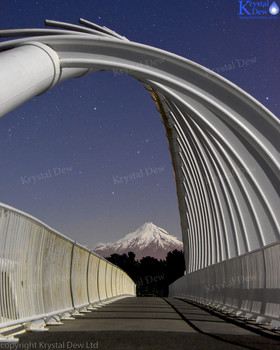 Night photo of Te Rewarewa bridge