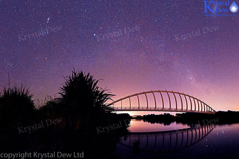 Te Rewa Rewa bridge at night