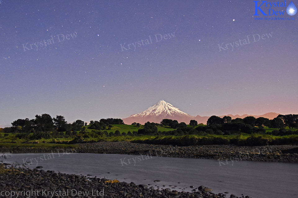 Night shot of Taranaki with southern cross