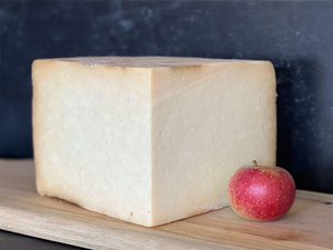 Jasper Hill Cabot Clothbound Cheddar (Vermont Pasteurized Cow's Milk Cheese) Jasper Hill Cabot Clothbound Cheddar (Vermont Pasteurized Cow's Milk Cheese)