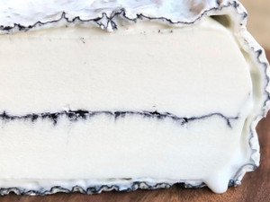 Lake's Edge (Pasteurized Goat's Milk Cheese) Lake's Edge (Pasteurized Goat's Milk Cheese)
