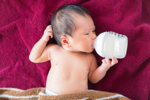 Sve o bočicama za hranjenje beba i sterilizaciji opreme
