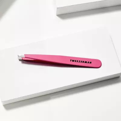 Tweezerman Pinceta Kosi vrh Pretty Pink