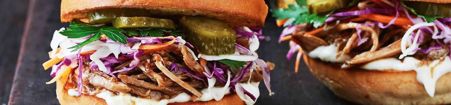 Langsam gebratenes BBQ-Pulled Pork Langsam gebratenes BBQ-Pulled Pork