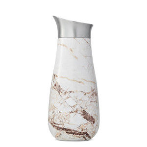 Carafe - Calacatta Gold
Elegant entertaining goes effortless with the stylish S’well Carafe. Serve chilled wine, fruit-infused water, cold brew, or cocktails with ease. A streamlined design and condensation-free handling makes pouring a breeze. Handle is integrated into the form at the neck like a classic glass carafe. Made from 18/8, food-grade stainless steel with superior construction that allows for effortless pouring.
Signature S'well spout. 1.5 L (51oz) volume matches average carafe size. Carafe - Calacatta Gold
Elegant entertaining goes effortless with the stylish S’well Carafe. Serve chilled wine, fruit-infused water, cold brew, or cocktails with ease. A streamlined design and condensation-free handling makes pouring a breeze. Handle is integrated into the form at the neck like a classic glass carafe. Made from 18/8, food-grade stainless steel with superior construction that allows for effortless pouring.
Signature S'well spout. 1.5 L (51oz) volume matches average carafe size.