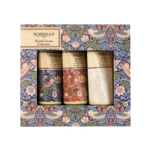 William Morris Strawberry Thief 30ml Hand Cream Trio
30ml Strawberry Thief Hand Cream Trio. Infused with fragrances of rich earthy base notes of Amber, Sandalwood and Patchouli, topped with refreshing notes of red berries and bergamot on a heart of Rose for a sensory treat steeped in English history. William Morris Strawberry Thief 30ml Hand Cream Trio
30ml Strawberry Thief Hand Cream Trio. Infused with fragrances of rich earthy base notes of Amber, Sandalwood and Patchouli, topped with refreshing notes of red berries and bergamot on a heart of Rose for a sensory treat steeped in English history.
