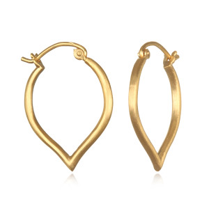 Golden Hoop Earrings
As we open ourselves to new possibilities, the Universe fills our hearts, minds and spirits with meaning. Gold earrings, crafted in an open work design, reflect the petals of lavender, totem of higher consciousness and connectivity. Height - 24mm Width -17mm 18kt gold plated over brass
Made in Thailand Golden Hoop Earrings
As we open ourselves to new possibilities, the Universe fills our hearts, minds and spirits with meaning. Gold earrings, crafted in an open work design, reflect the petals of lavender, totem of higher consciousness and connectivity. Height - 24mm Width -17mm 18kt gold plated over brass
Made in Thailand