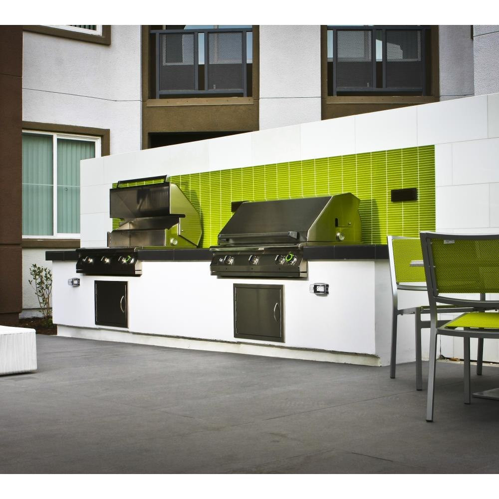 {"pim_id":"524_PGS_Grills_media_MSD_Avalon_PGS_BBQ_Shoot_2012_1","sku":"524_S36T","media_type":"media"}