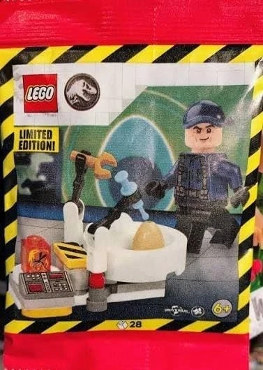 LEGO Jurassic World: Ranger Minifigure with Laboratory - Ages 6+