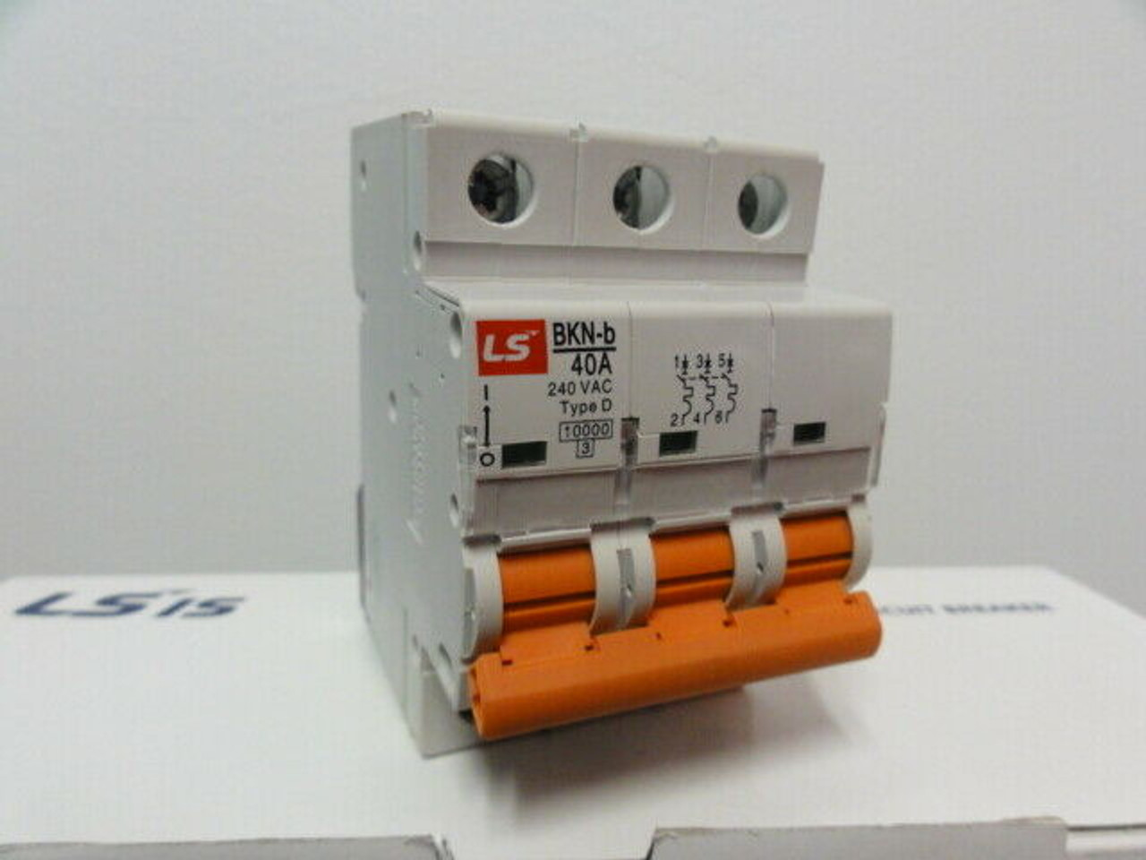 NEW Case of 4 LSis BKN-b D40A Miniature Circuit Breakers, 240VAC, Type D 3-Pole