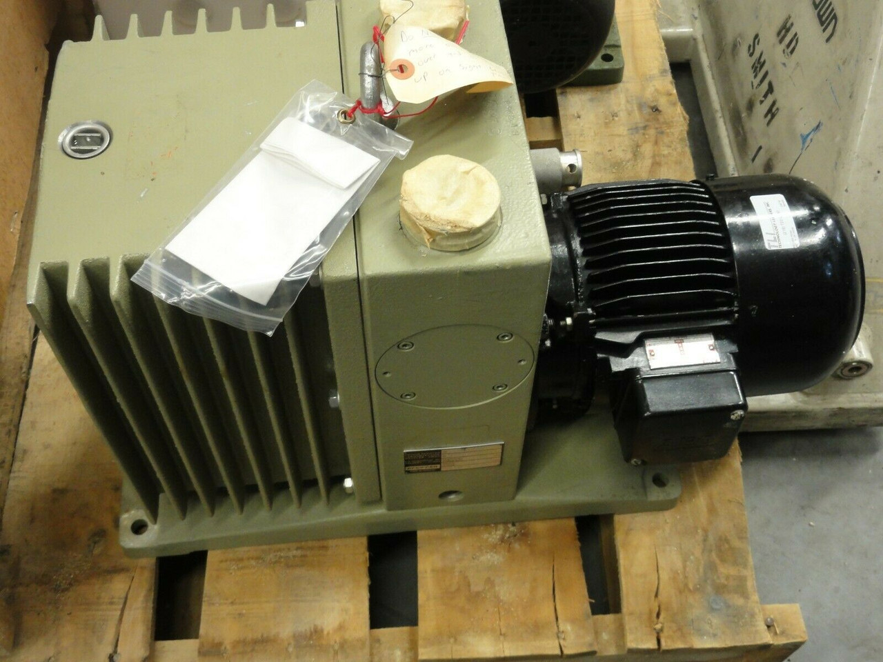 PFEIFFER TYPE UNO 030A VACUUM PUMP, 30m3/h, W/AEG MOTOR AM90SX4O4