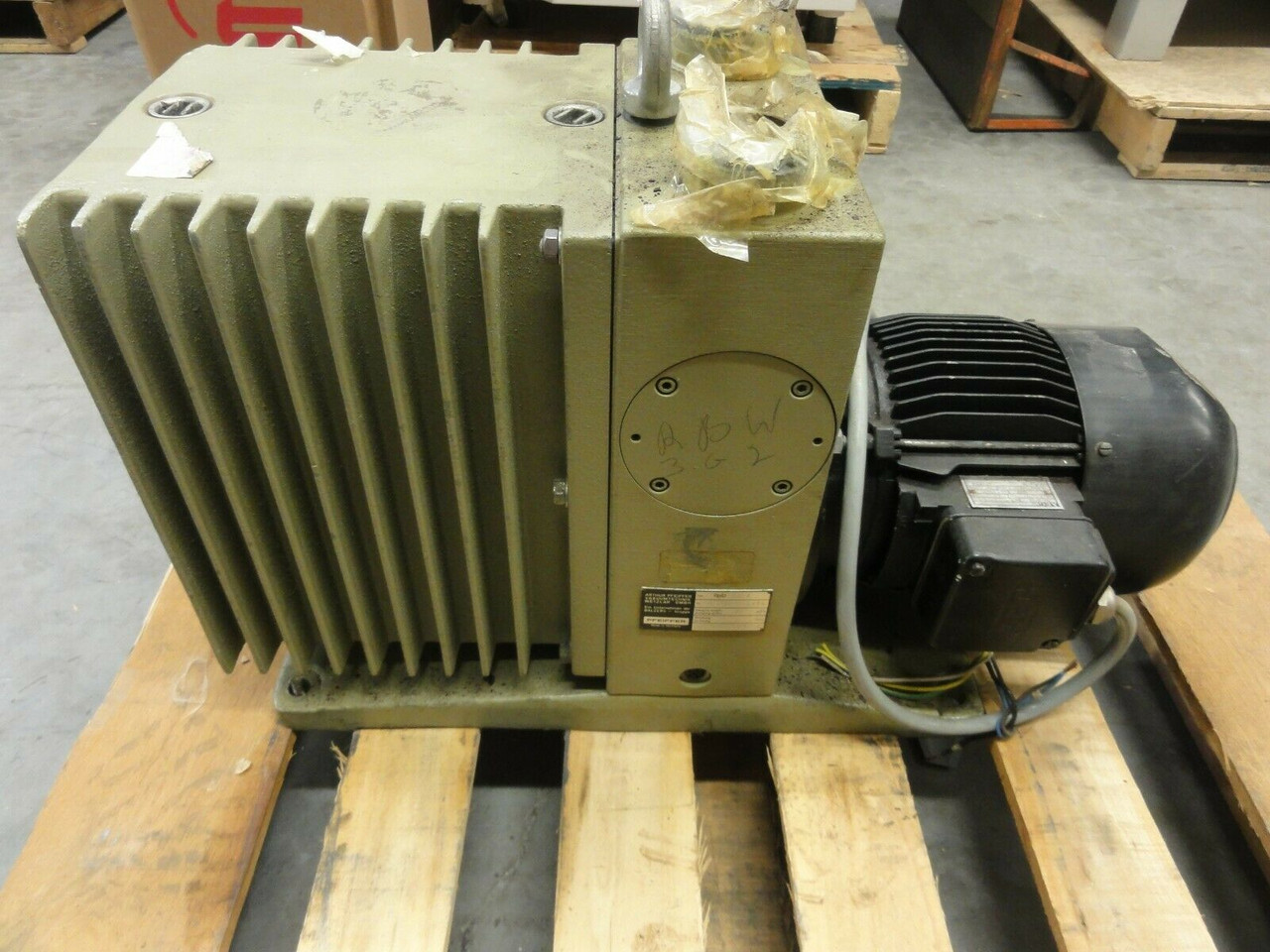 PFEIFFER TYPE DUO 030A VACUUM PUMP, 30m3/h, w/ AEG TYPE AM90SX4Q4 MOTOR