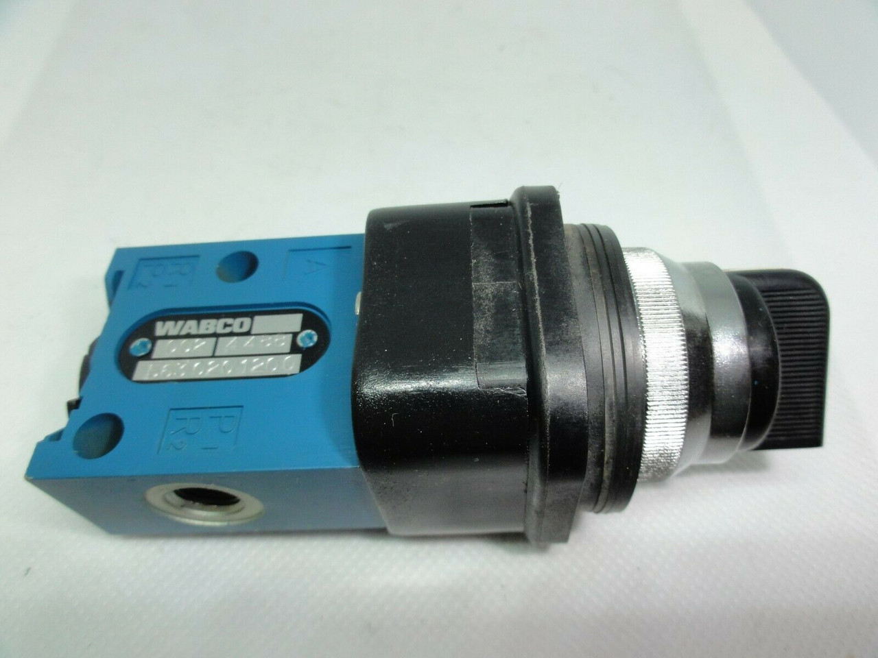 Wabco #002-4488 Valve with Switch