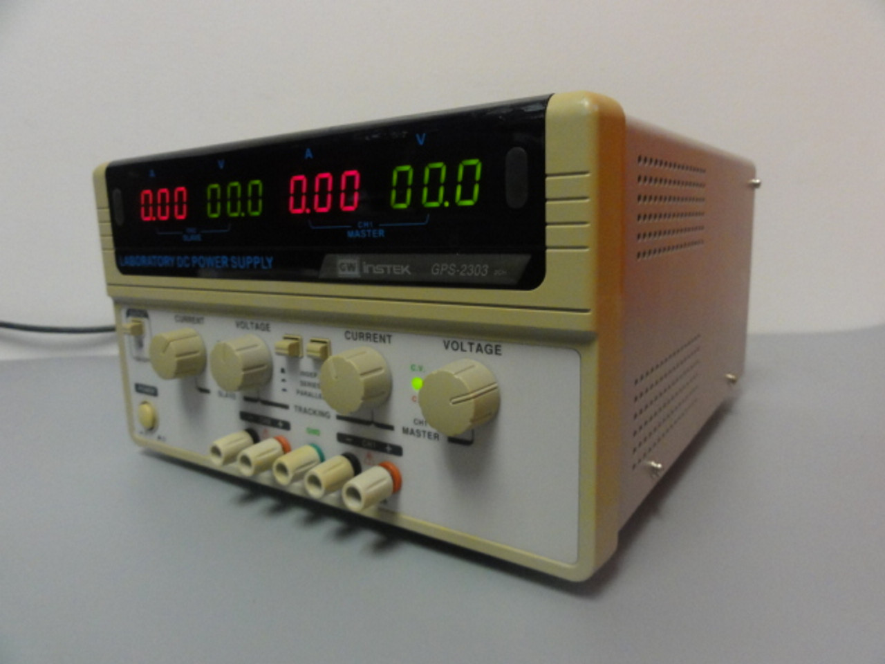 GW Instek GPS-2303 Laboratory DC Power Supply, 350 WATTS, 450 VA, 50/60 Hz